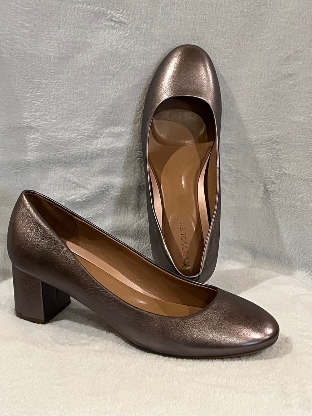 Aerosoles block heel pumps Round toe, arch support, padded. Silver metallic 10.5